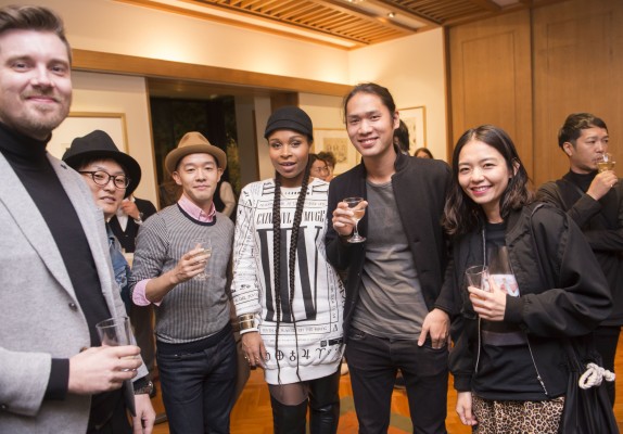 Nabiha i selskab med Manhattan Records, Sony Music Publishing og KSR Records. Foto: Petri Artturi Asikainen