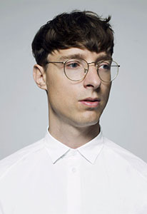 Kasper Bjørke spurgte for otte år siden, om han ikke skulle hjælpe Anders Trentemøller med at svare på mails. Det har siden grebet om sig…